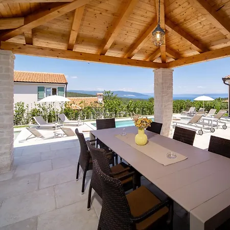 Mirana Luxury Villa *