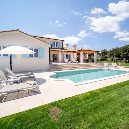 Mirana Luxury Villa *