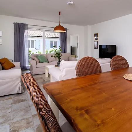 Mirana Luxury Villa *