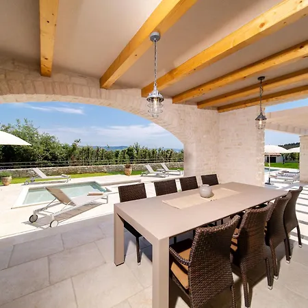 Mirana Luxury *