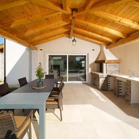 Mirana Luxury Villa *